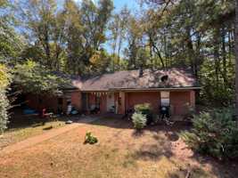 featured image of 175 W Paces Dr