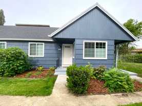 Beautiful Townhouse with Fenced Yard, Garage, and AC - Photo 1 of 1