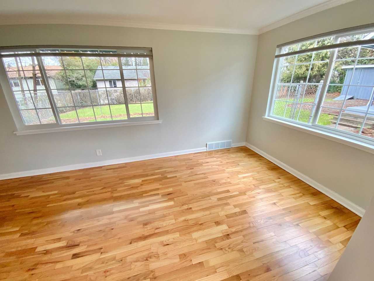Beautiful Townhouse with Fenced Yard, Garage, and AC - Photo 3 of 24