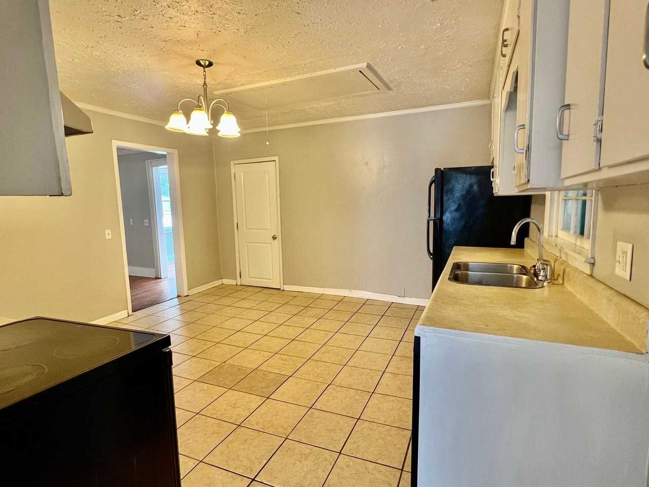 495 Ruth St - Photo 6 of 19