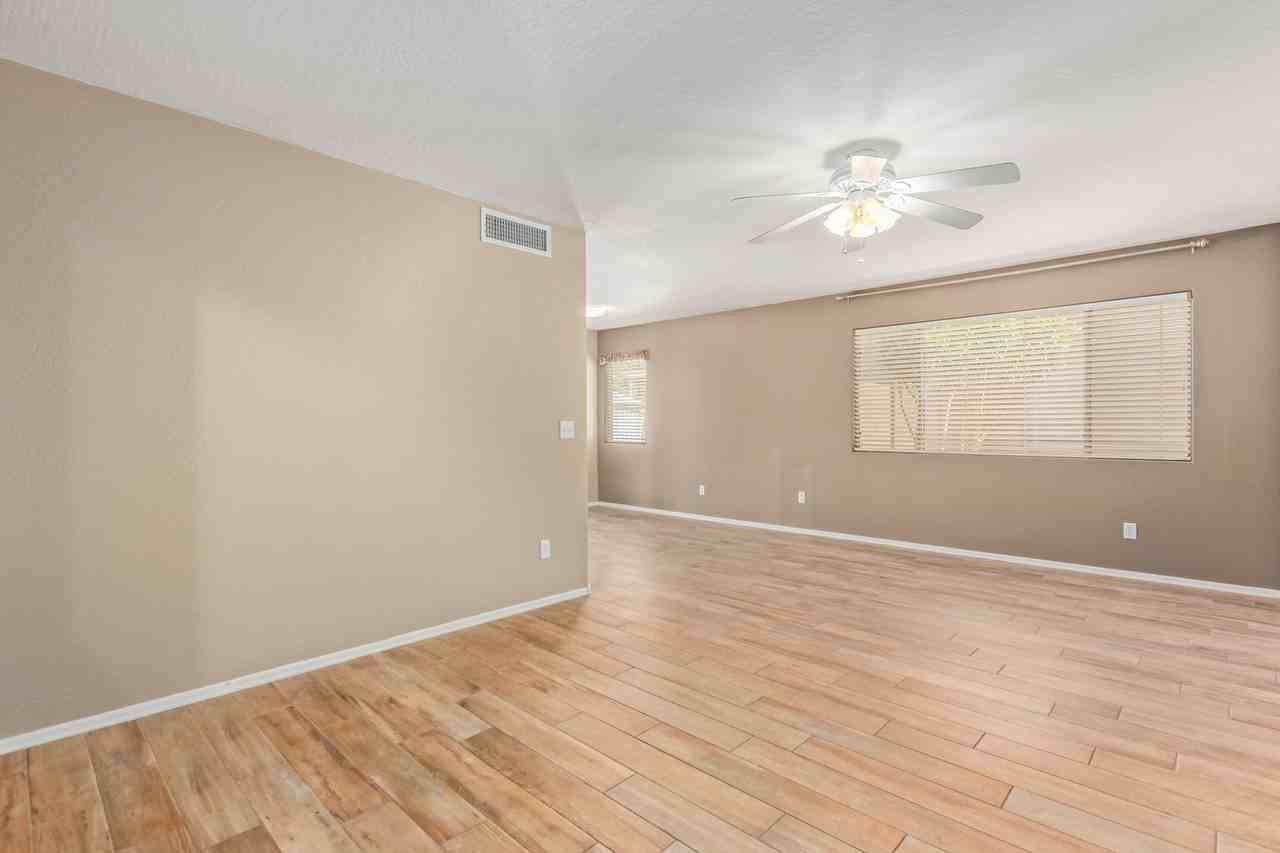 30225 N Sunray Dr - Photo 4 of 25