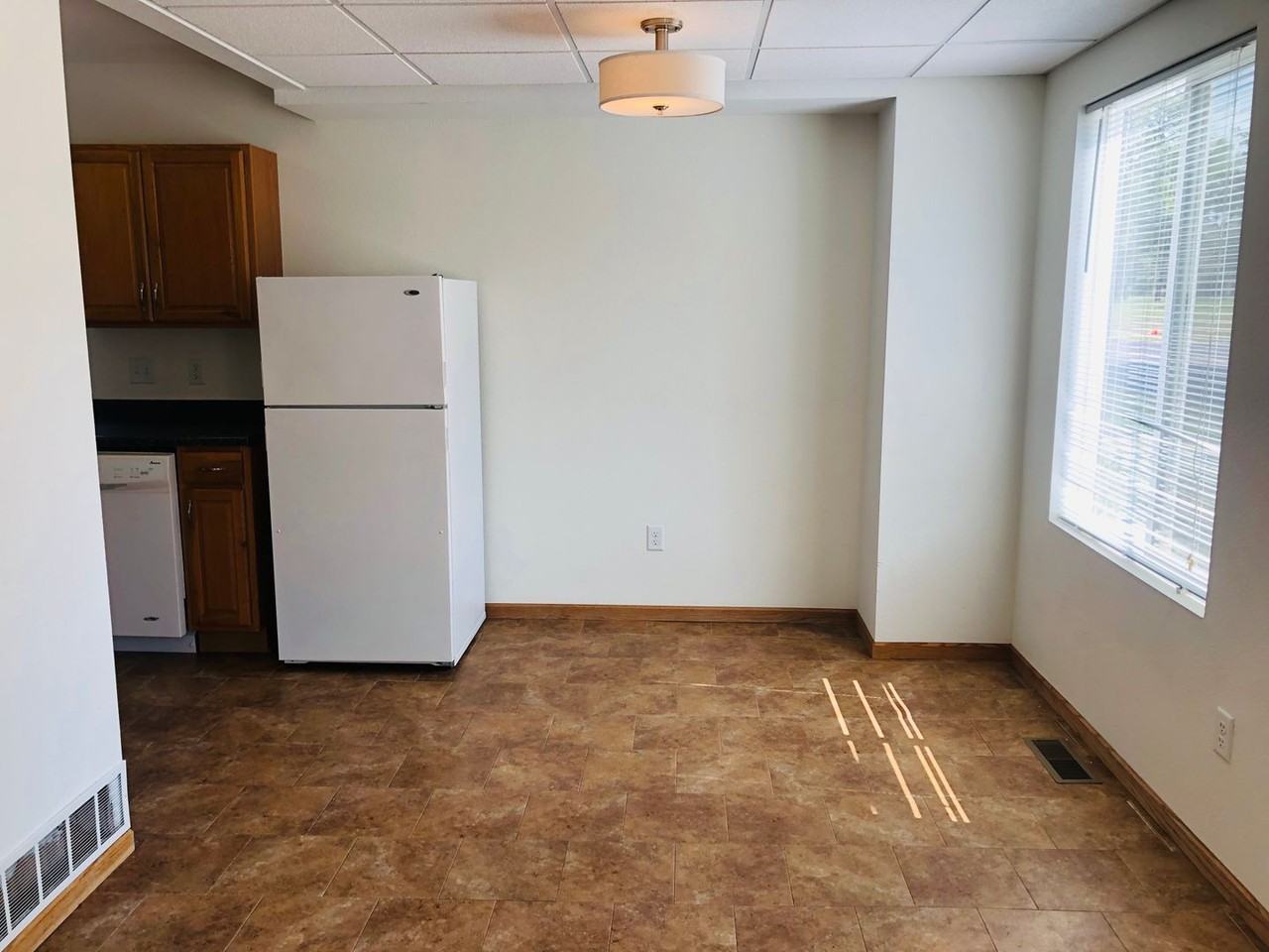 608 1st Ave Nw - Photo 3 of 20
