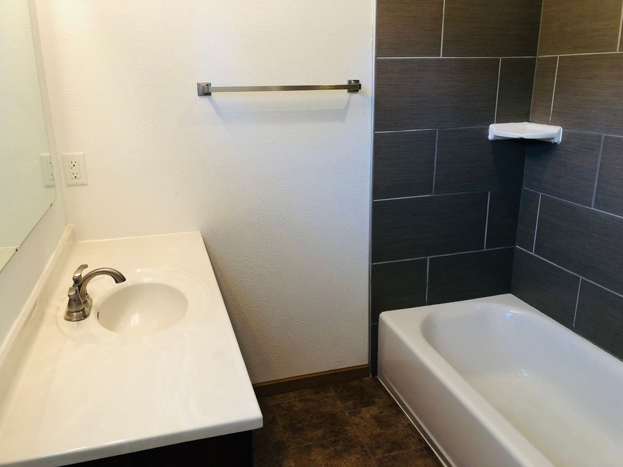 608 1st Ave Nw - Photo 6 of 20