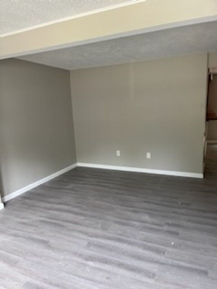 3422 Belfry Ln - Photo 4 of 28