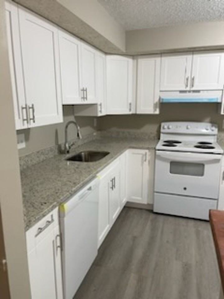 3422 Belfry Ln - Photo 5 of 28