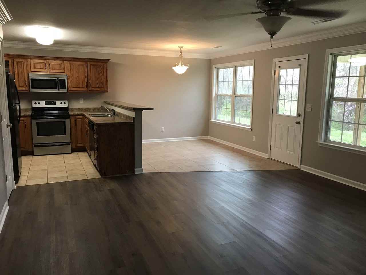 1138 Colony Cir - Photo 3 of 9