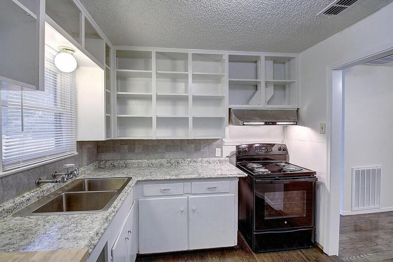 746 Collingswood Drive - Photo 2 of 10