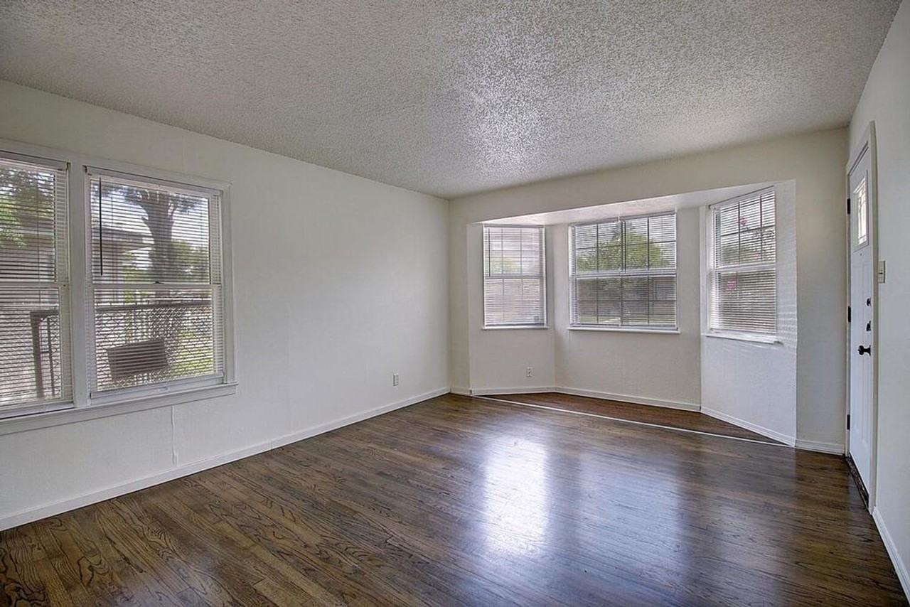 746 Collingswood Drive - Photo 3 of 10