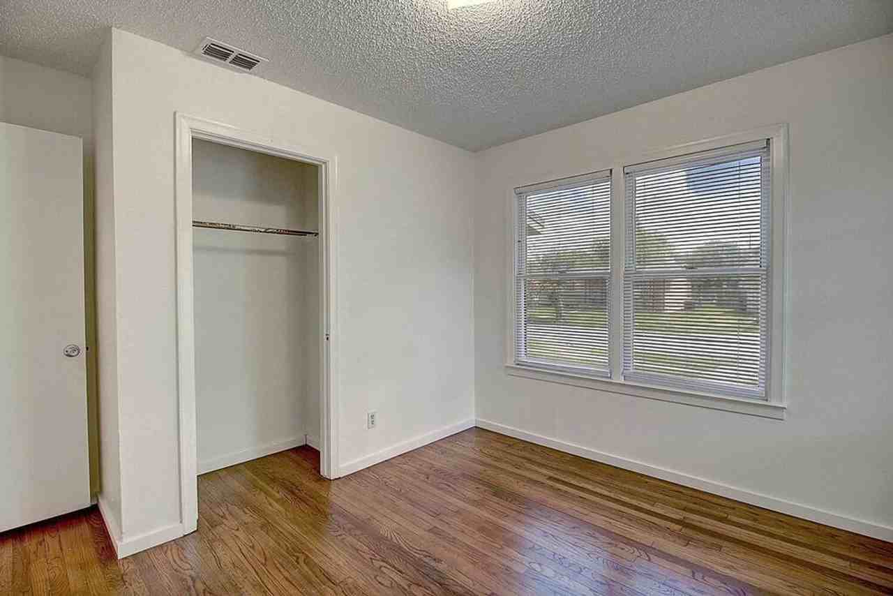 746 Collingswood Drive - Photo 4 of 10