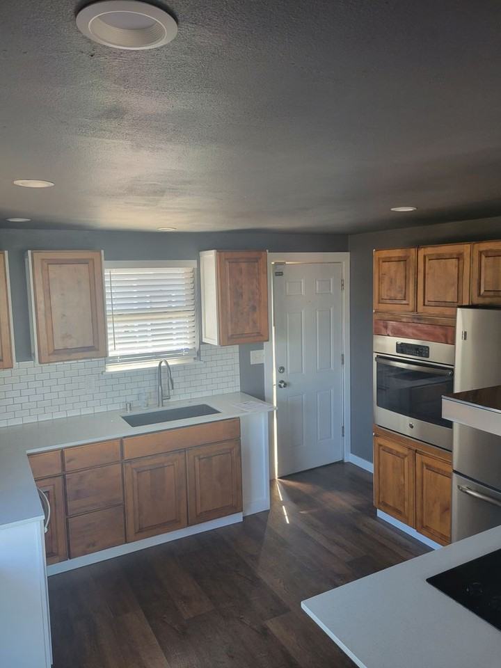 832 East 56th Street - Photo 6 of 23