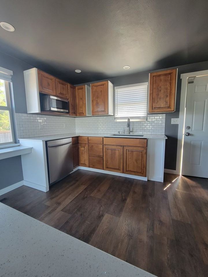 832 East 56th Street - Photo 7 of 23