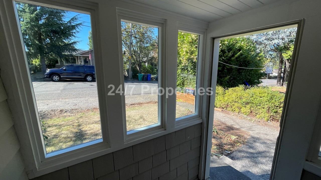 4508 Northeast 97th Avenue - Photo 2 of 29