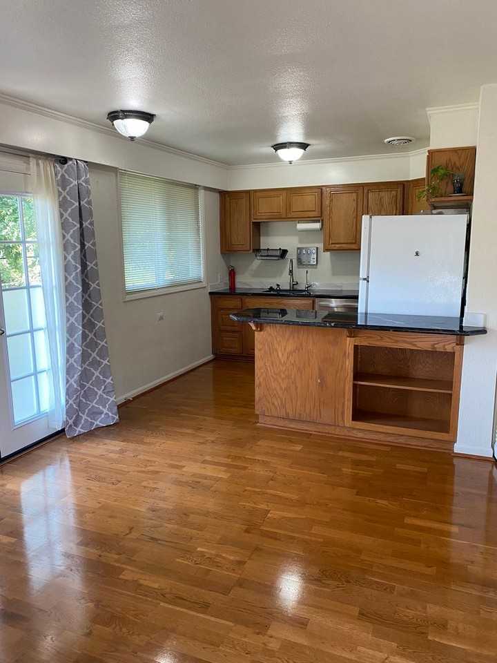 2130 W 14th Ct - Photo 2 of 24