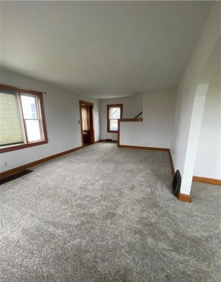 10256 Wadsworth Rd - Photo 2 of 8