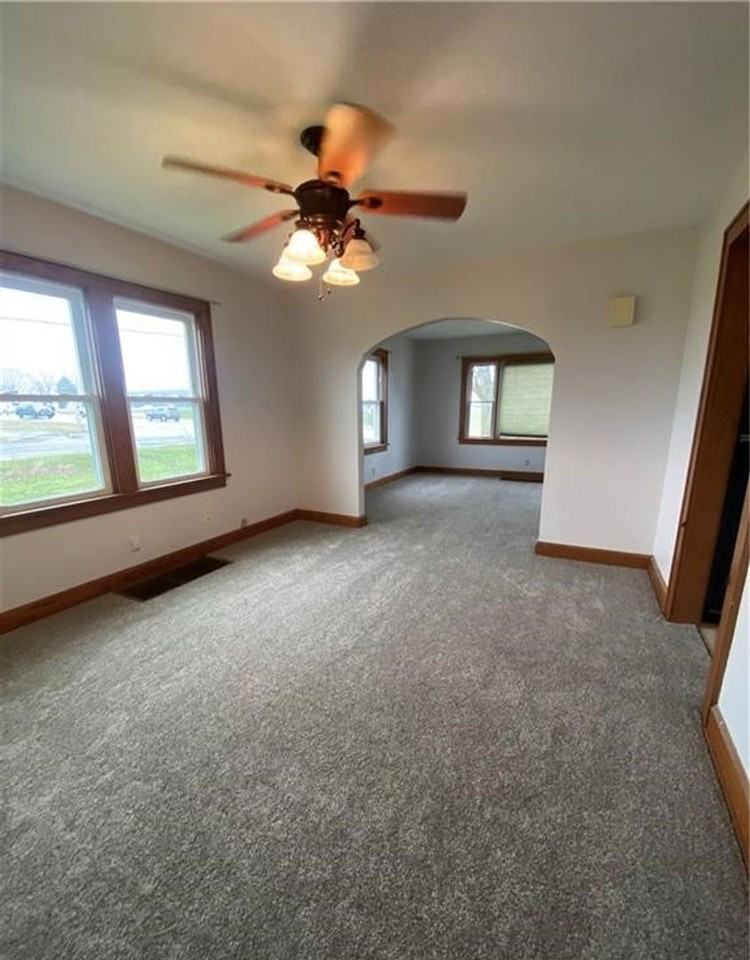 10256 Wadsworth Rd - Photo 3 of 8