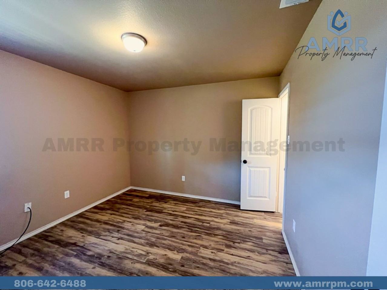 2407 N Avenue N - Photo 4 of 19