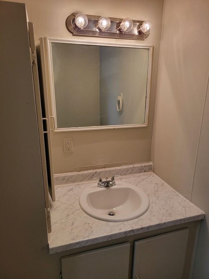 1816 Nw Pollard Ave - Photo 5 of 13