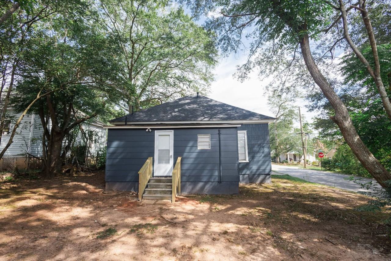 1002 W Broad St - Photo 6 of 35