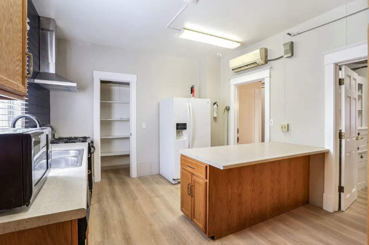 506 E Church St - Photo 3 of 22