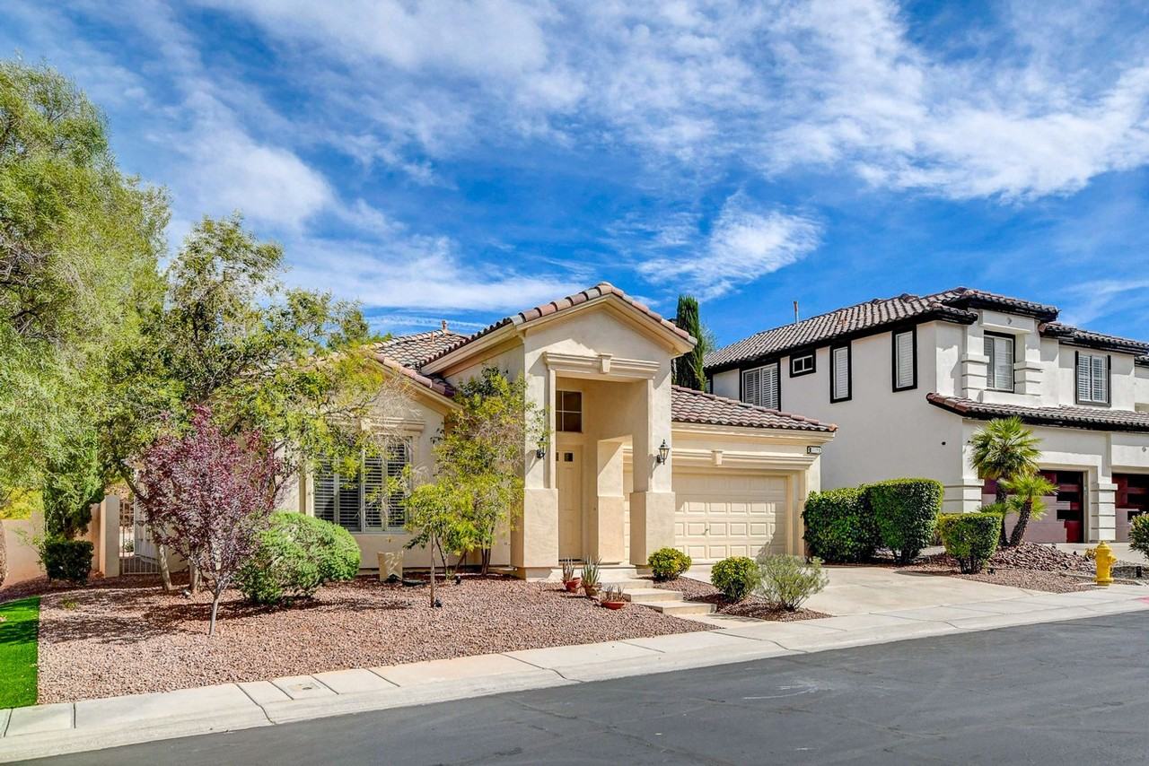 1175 Forum Veneto Dr - Photo 3 of 47
