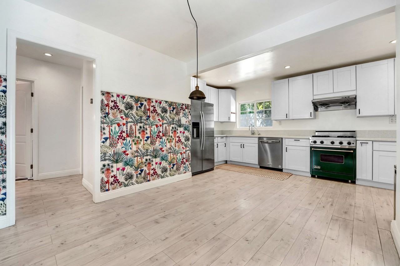 265 Plymouth Dr - Photo 2 of 15