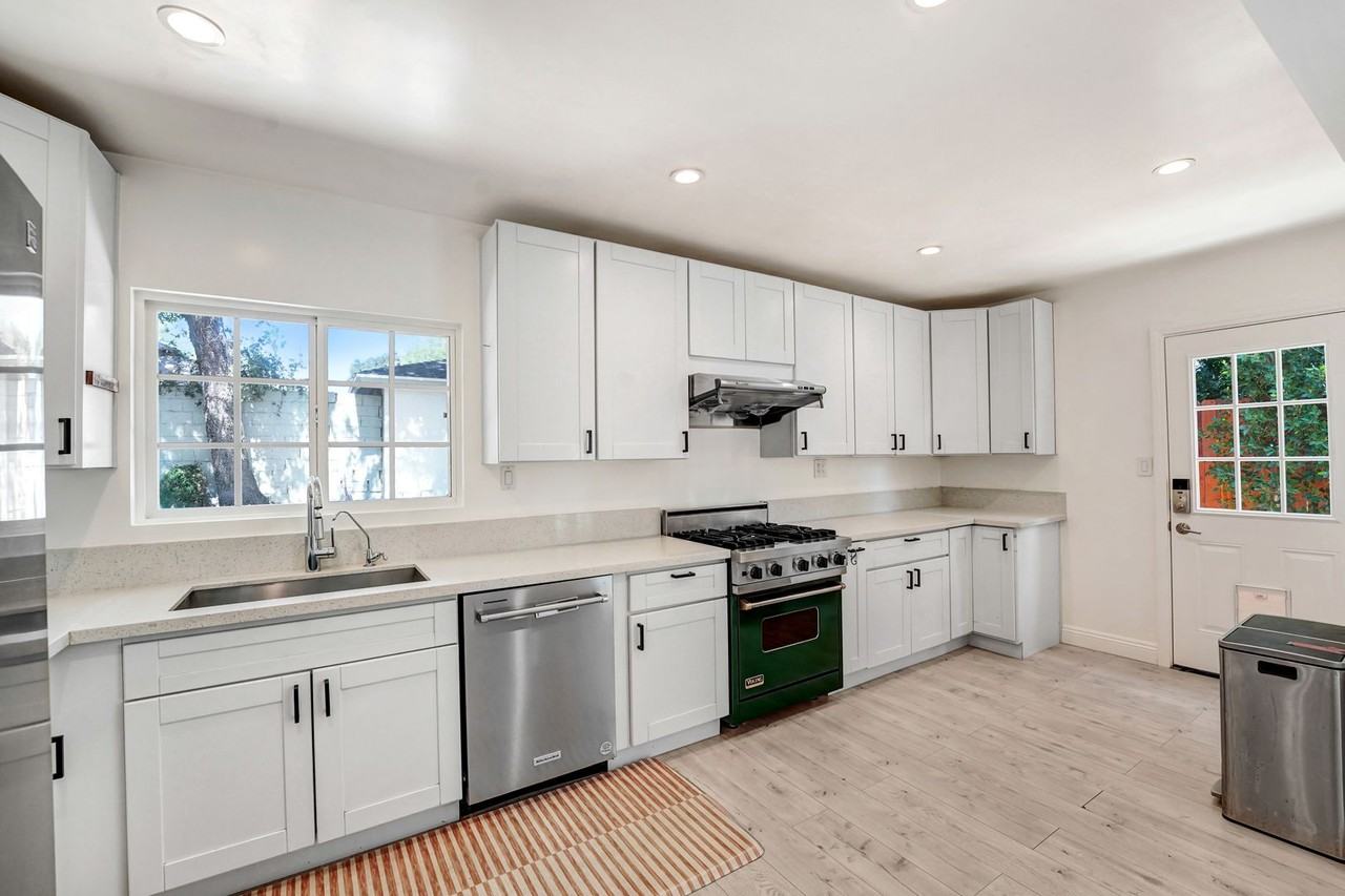 265 Plymouth Dr - Photo 3 of 15