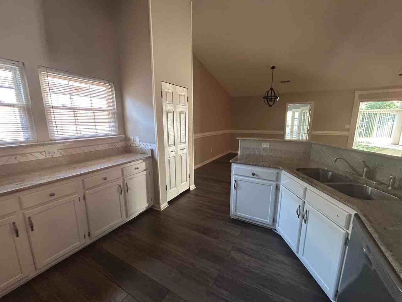 3512 Cherry Hill Drive - Photo 4 of 16