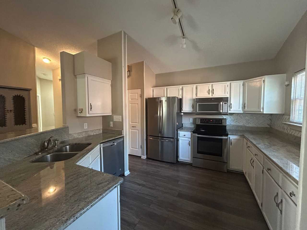 3512 Cherry Hill Drive - Photo 5 of 16