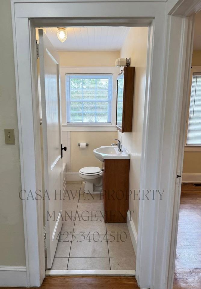 302 W Pine St #2 - Photo 6 of 17