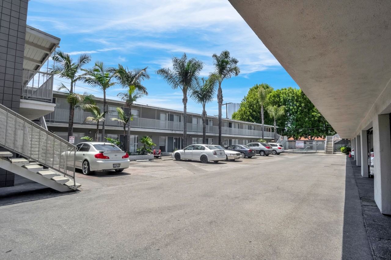 Oxnard Occidental Apartments - Photo 3 of 12