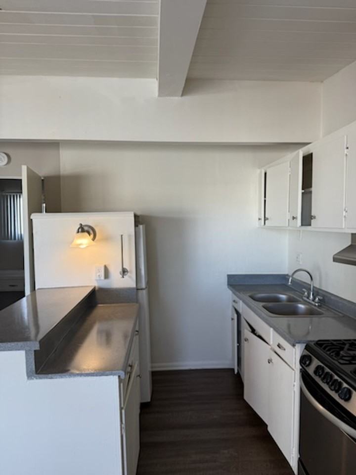 Oxnard Occidental Apartments - Photo 5 of 12