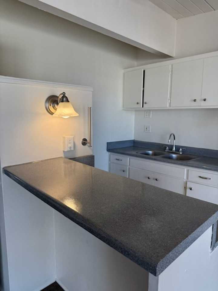 Oxnard Occidental Apartments - Photo 6 of 12