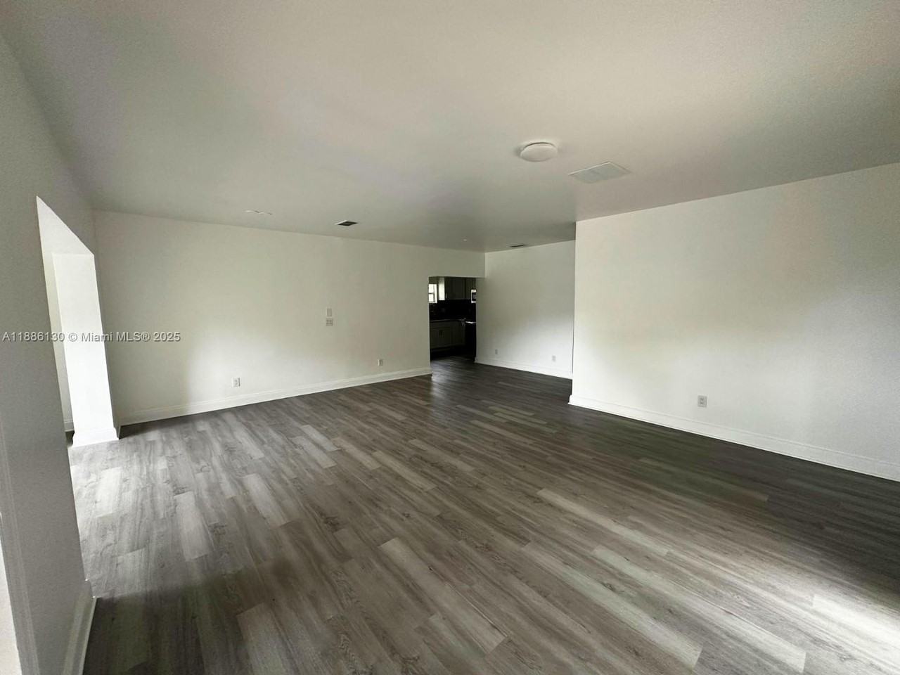 1645 Ne 175th St - Photo 2 of 19