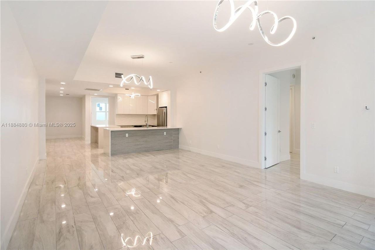 14951 Royal Oaks Ln - Photo 6 of 25