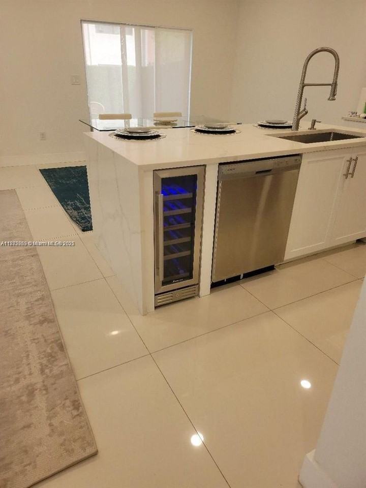 796 Ne 208th Ter - Photo 2 of 27