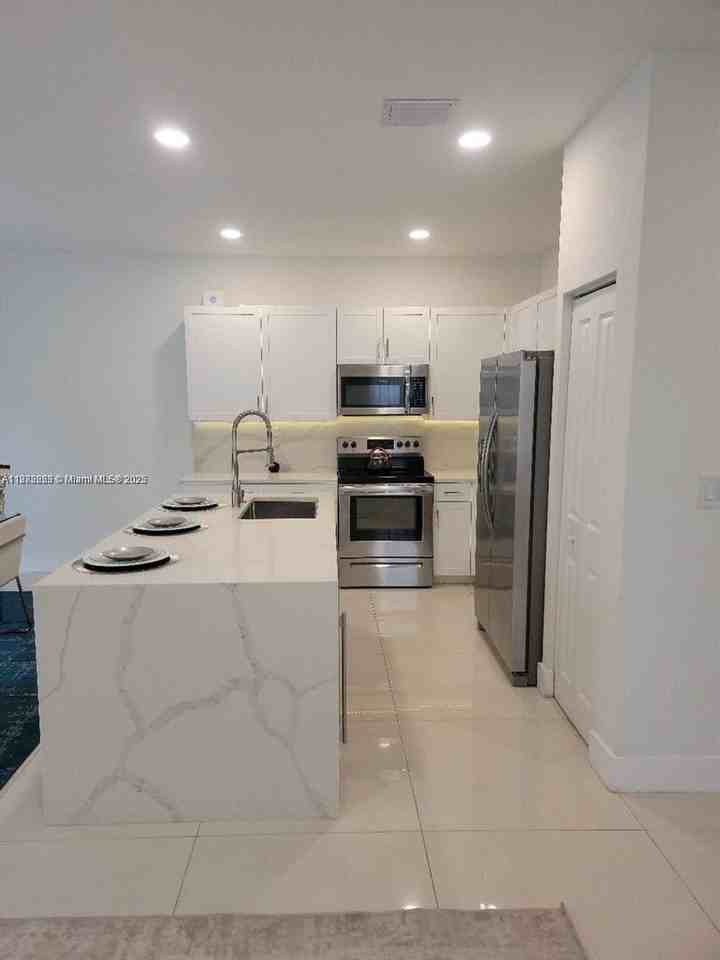 796 Ne 208th Ter - Photo 3 of 27