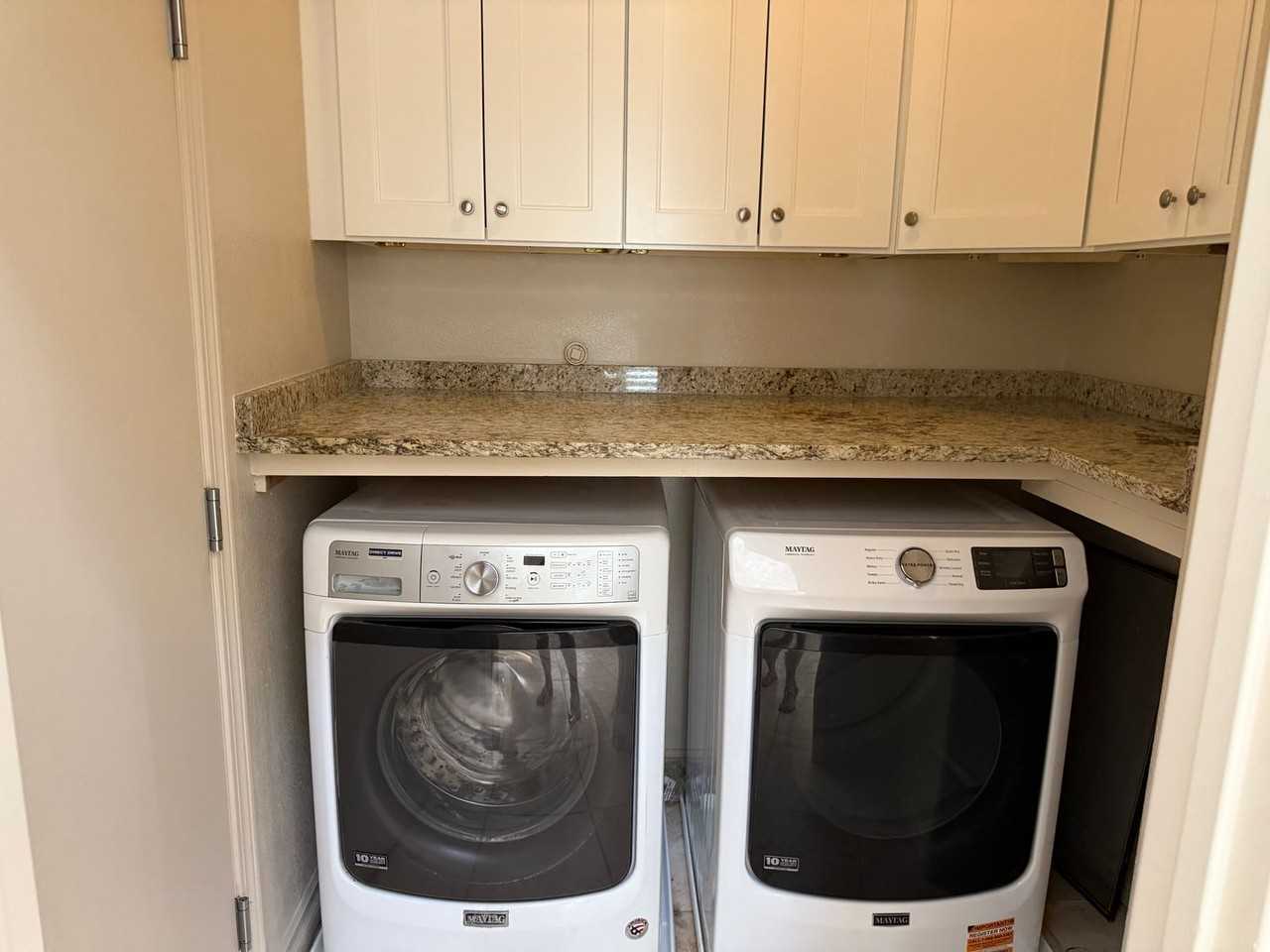 1005 Via Chamisa Northeast - Photo 4 of 26