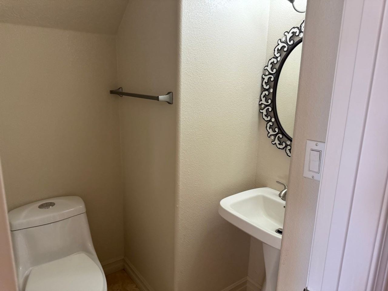 1005 Via Chamisa Northeast - Photo 6 of 26