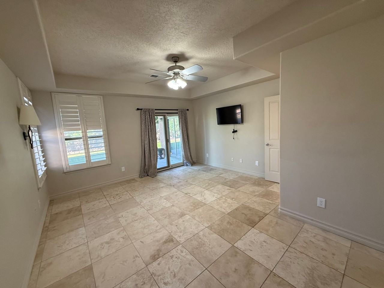 1005 Via Chamisa Northeast - Photo 7 of 26