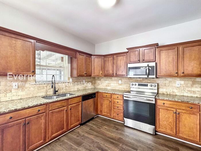 6004 Parkview Ln - Photo 3 of 33