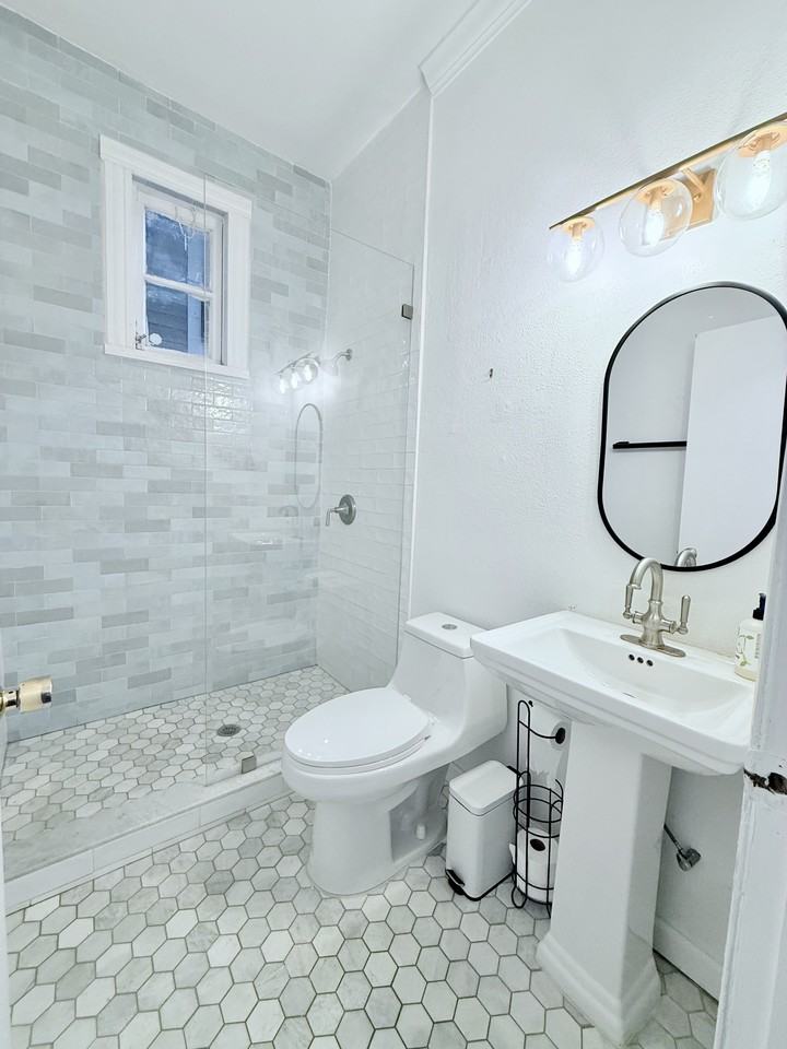 2901 Laurel St - Photo 3 of 15