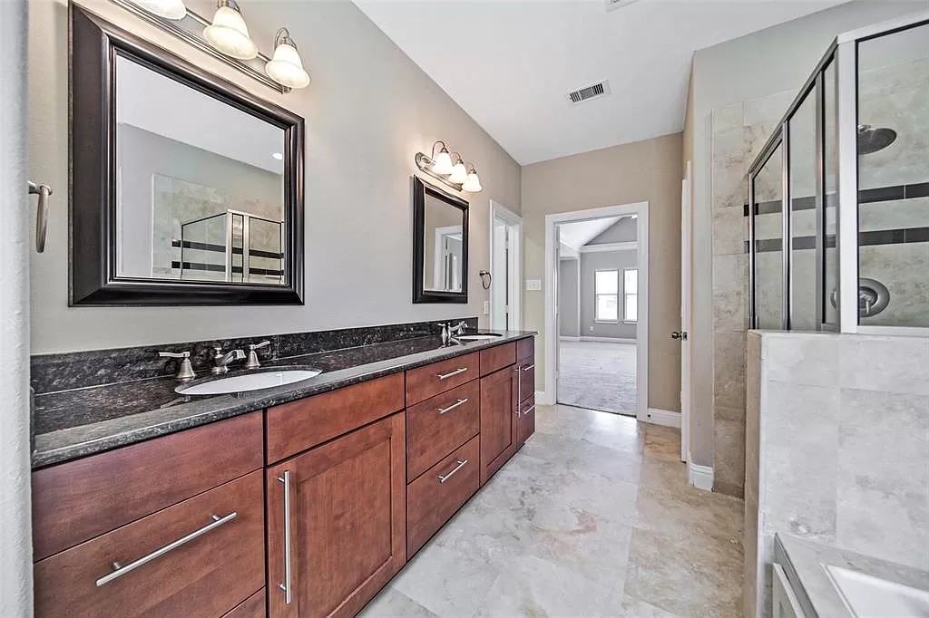 1033 W 23rd St #NA - Photo 4 of 43