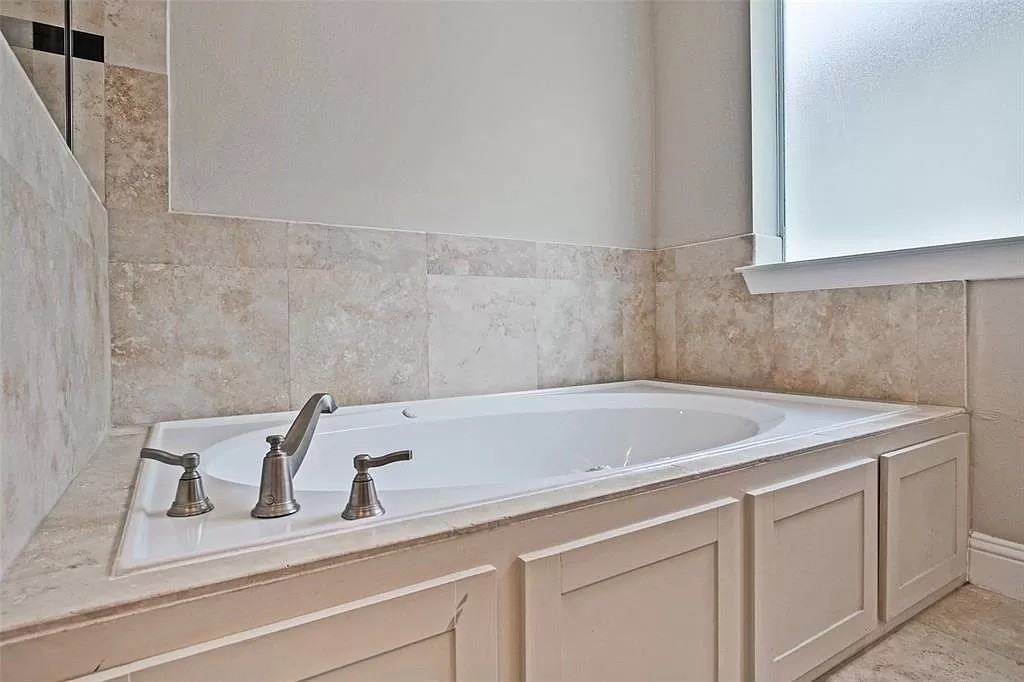 1033 W 23rd St #NA - Photo 5 of 43