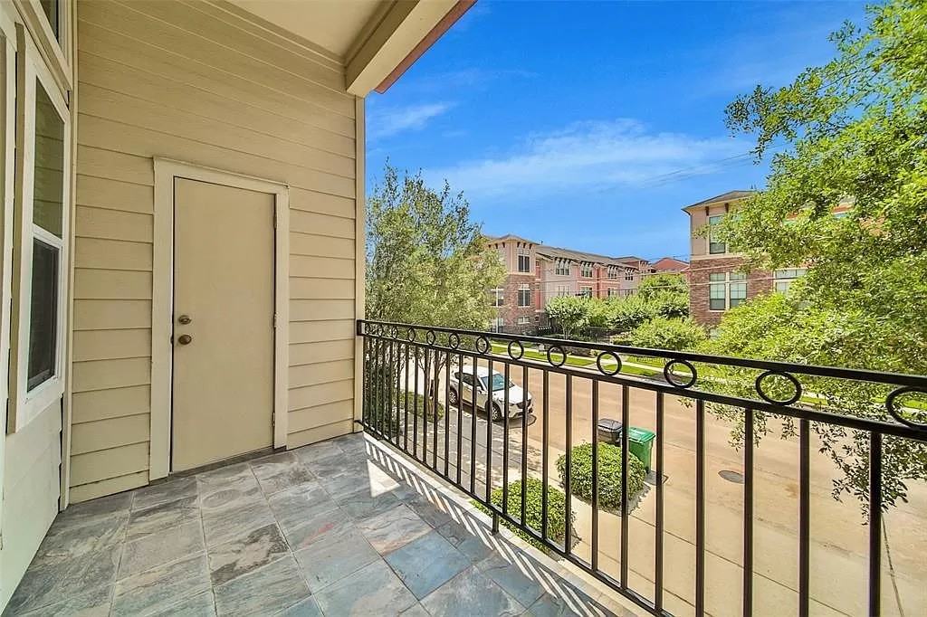 1033 W 23rd St #NA - Photo 7 of 43