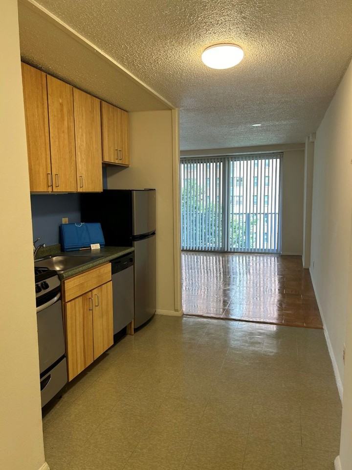 West 39th Street ##609 - Photo 2 of 11