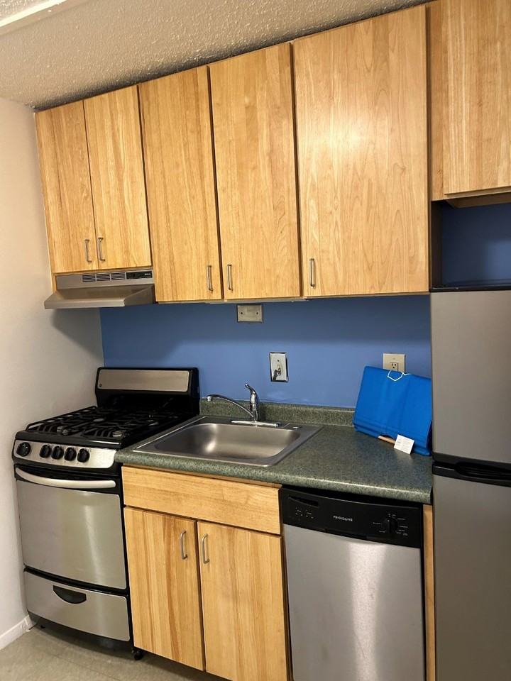 West 39th Street ##609 - Photo 3 of 11