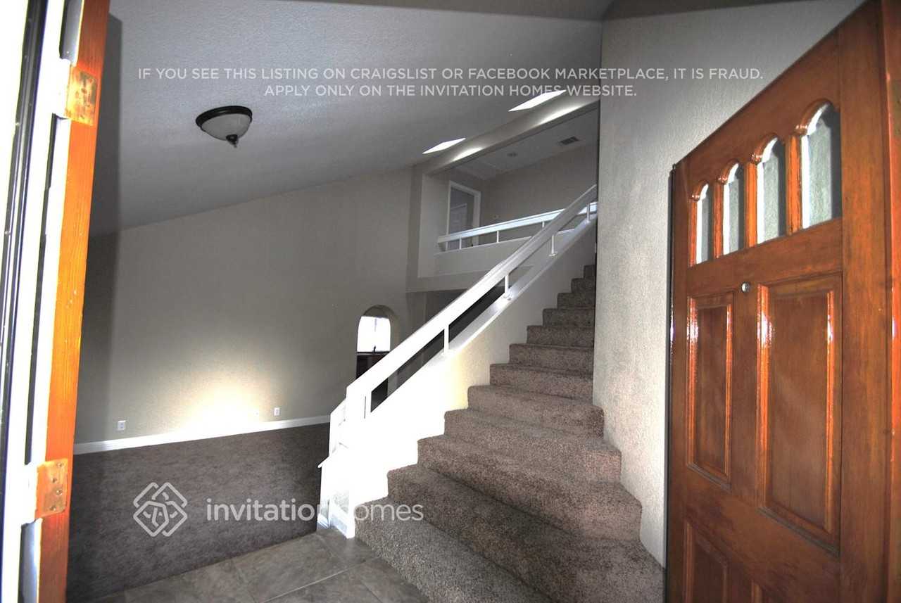 2164 Glenview Ter - Photo 2 of 12