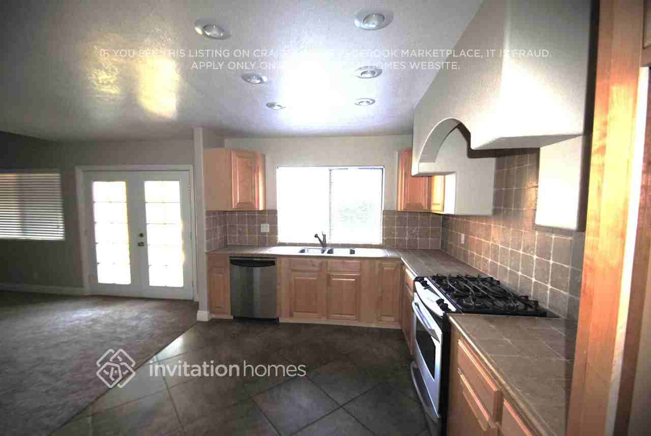 2164 Glenview Ter - Photo 3 of 12