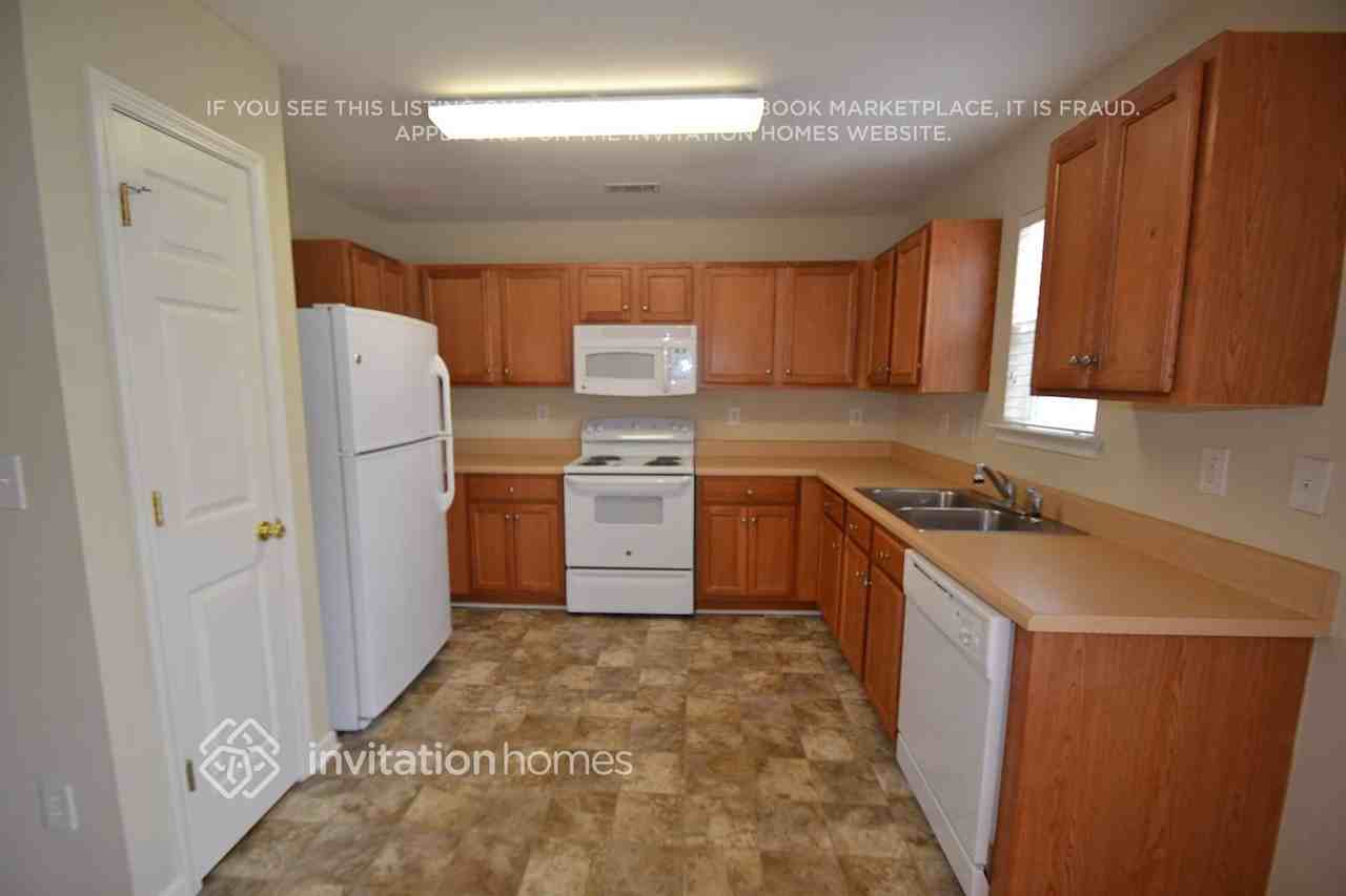 7007 Frye Pl - Photo 3 of 10