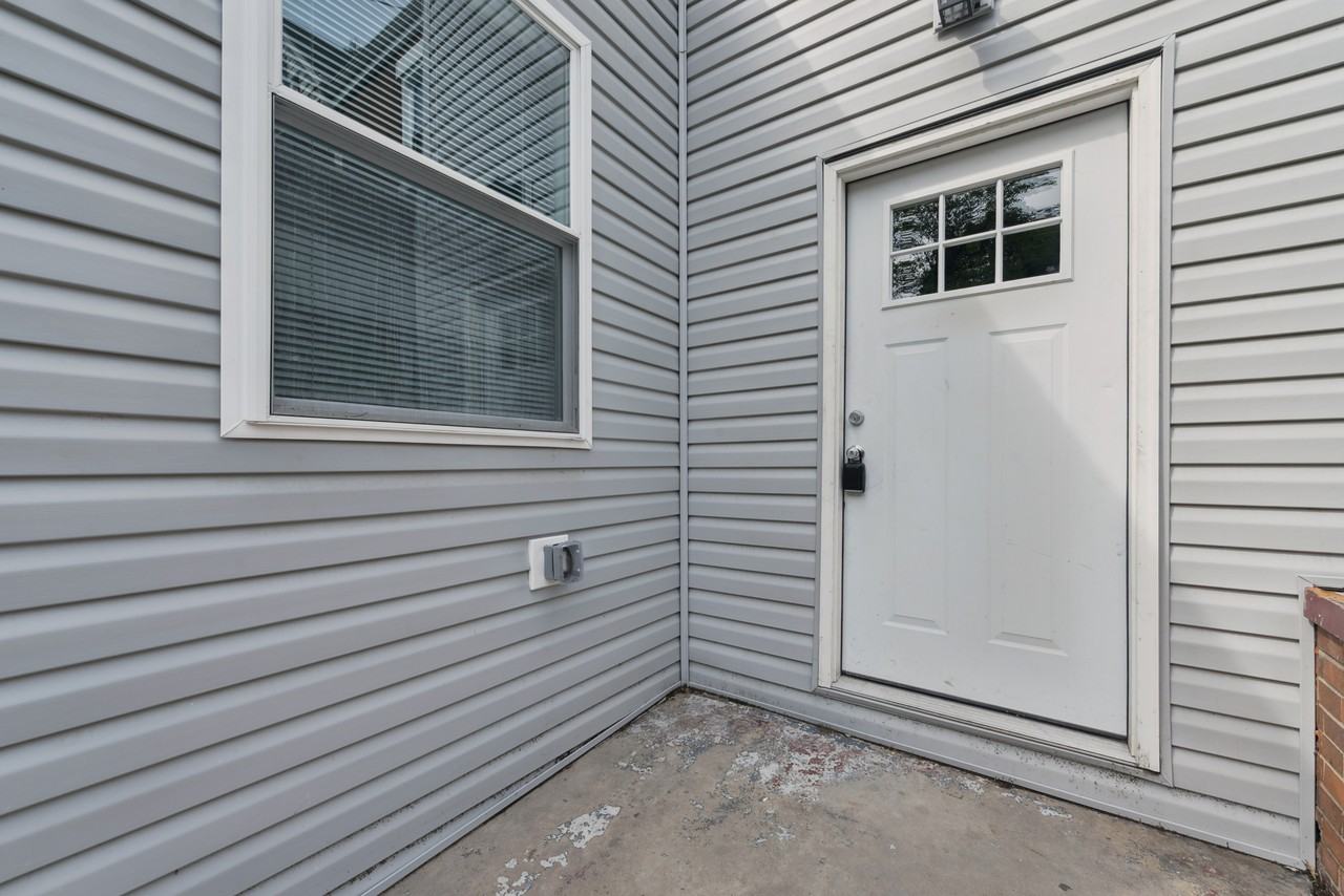 305 North Graham Street - Photo 3 of 26